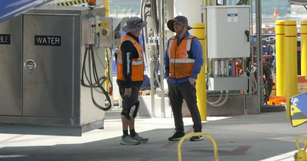 Extreme heat challenges crews at Phoenix airport
