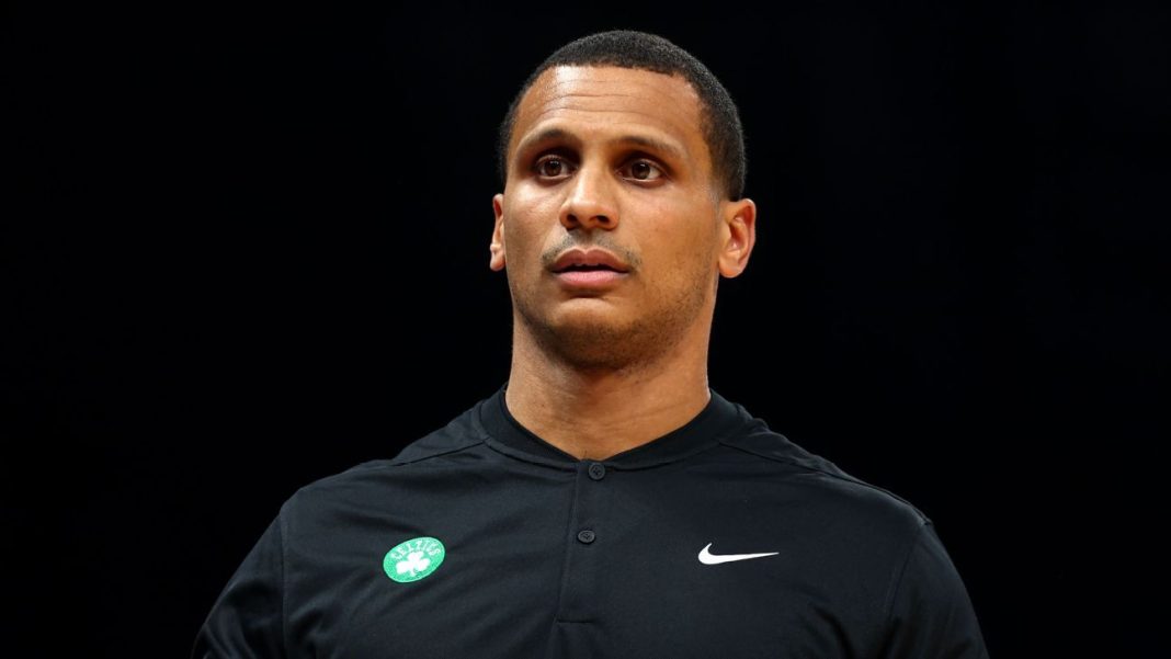 Celtics sign coach Mazzulla to multiyear extension